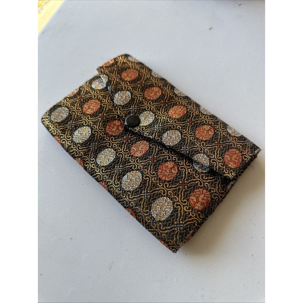Japan pearl center‎  Clutch Keeper Unique And Vibrant Colors Side Button Closure